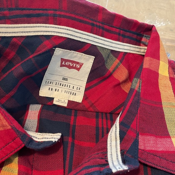 Levi’s Men’s Button Up Shirt - Picture 2 of 4